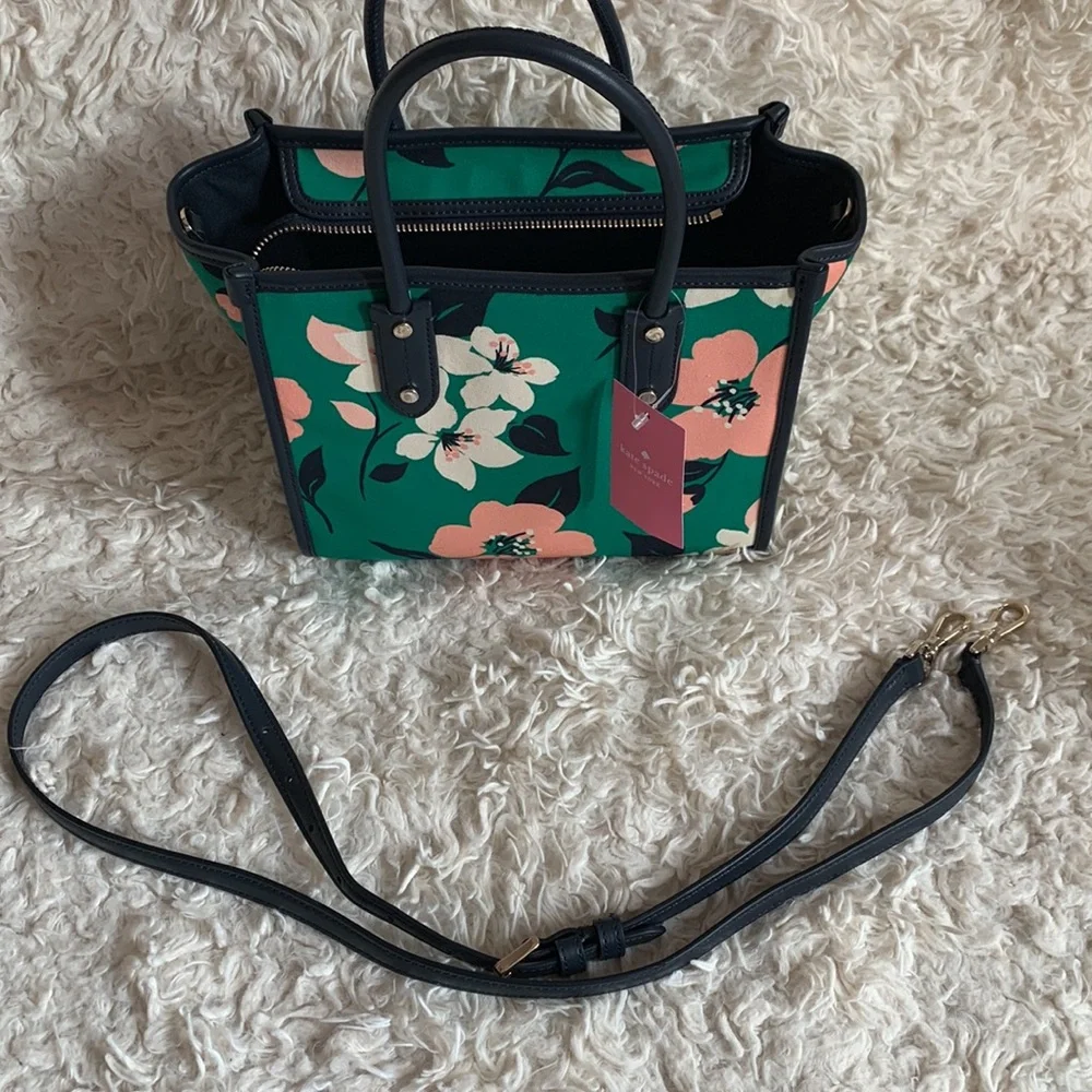 ♠️NWT Kate Spade Ella Lily Blooms Canvas Tote♠️ - Picture 4 of 5